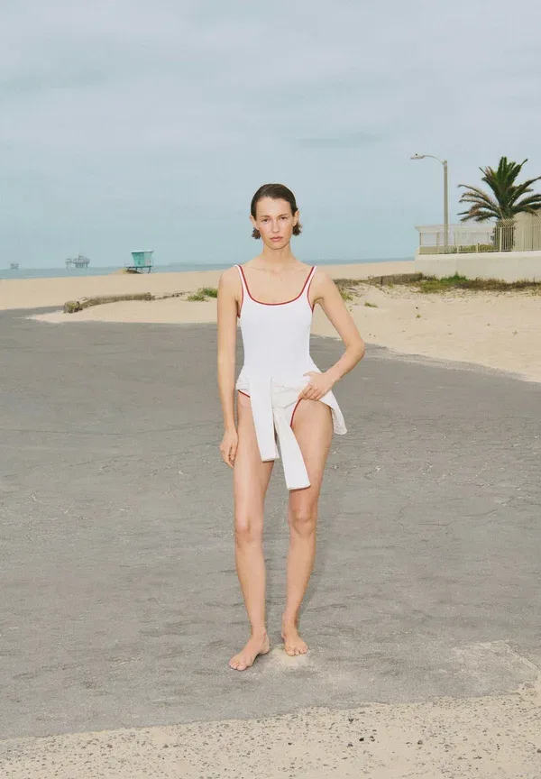 Купальник без бретелек Contrast Textu Swimsuit Massimo Dutti, красный — фото 2