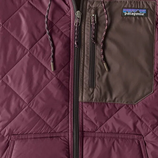 Стеганое утепленное худи-бомбер с капюшоном, модель Diamond Quilted Insulated Bomber Hoody Patagonia, Berry Fig — фото 2