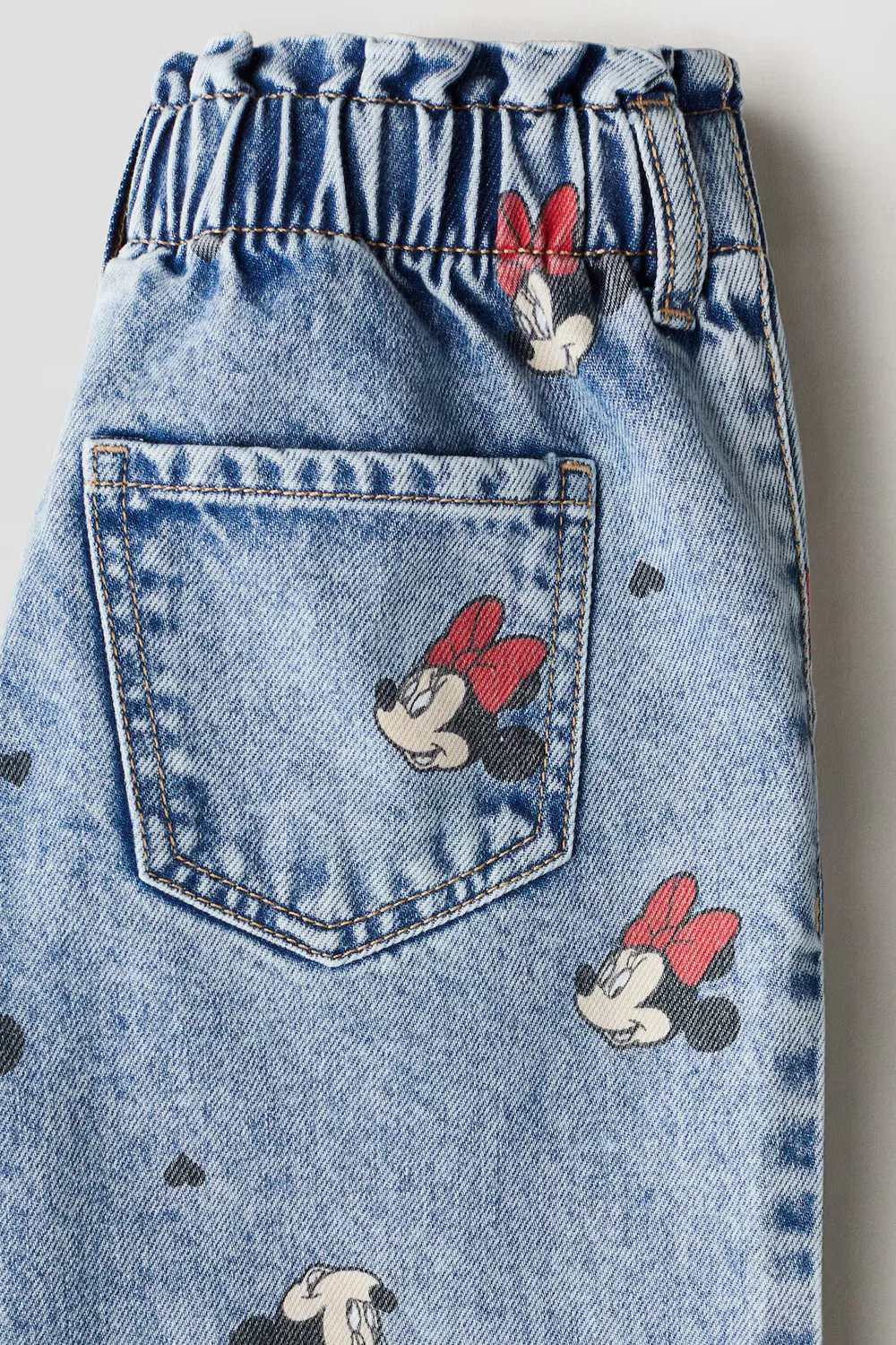 Джинсы с широкими штанинами и декоративным рисунком H&M, Helles Denimblau/Minnie Maus — фото 3