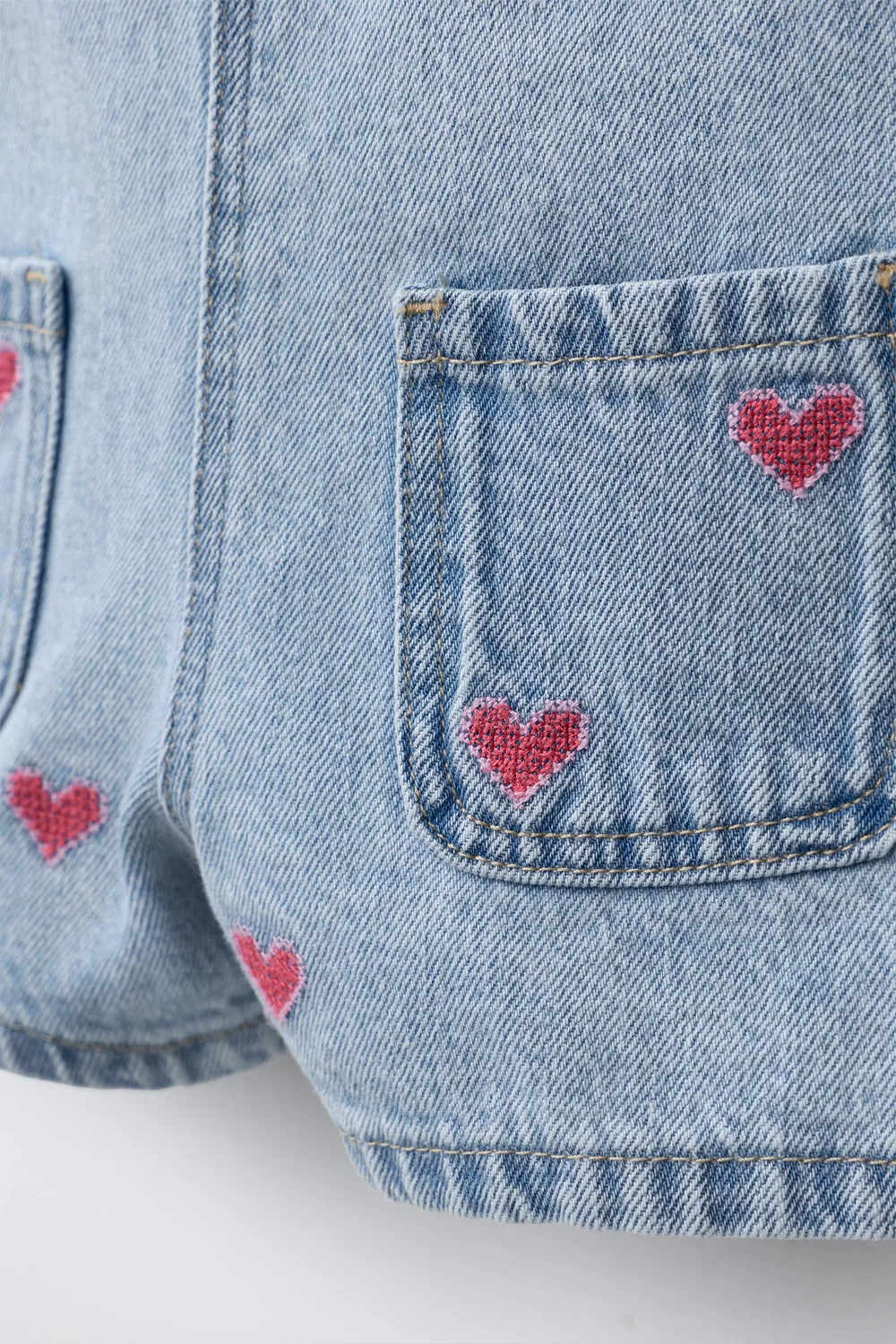 Джинсовые короткие комбинезоны с вышитым сердечком ZARA, Blue — фото 4