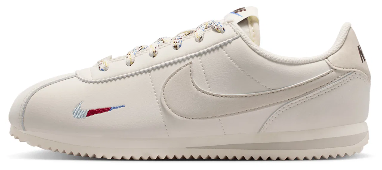 Кроссовки для мальчиков Cortez EE Nike, цвет Soft Pearl/Lt Orewood Brown/Comet Blue — фото 2