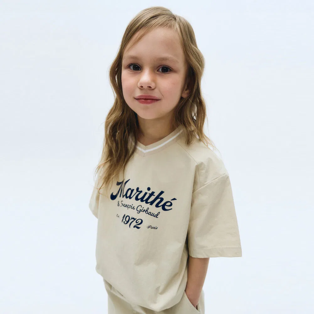Детская нейлоновая футболка светло-бежевого цвета от Marithé Kids