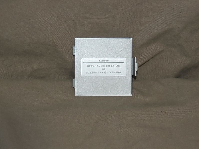 

Крышка батарейного отсека Roland TB-03 и TR-06 [музыка трех волн] TB-03 & TR-06 Battery Cover
