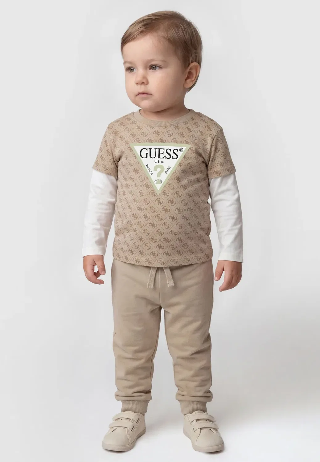 Футболка и комплект чулков - брюки спортивного костюма Guess, Beige
