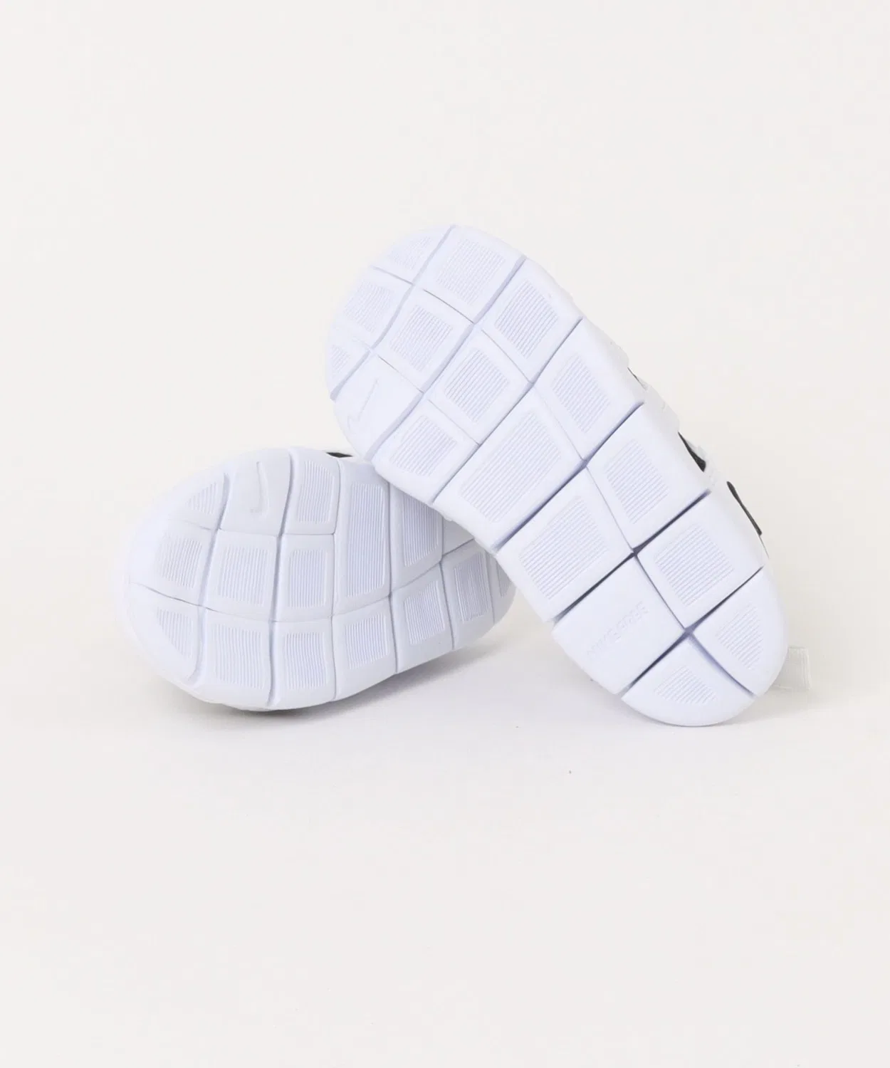 Детские кроссовки с вентиляцией NIKE Dynamo Free BR TD, Белый — фото 3