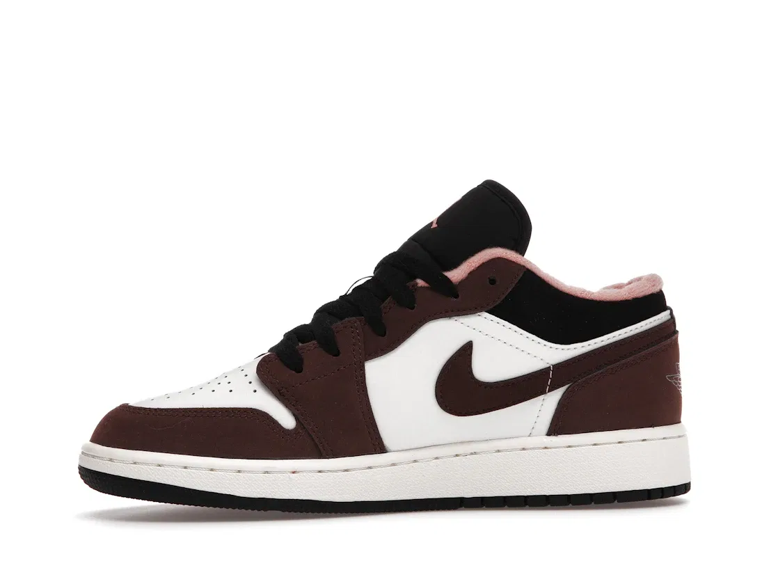 Детские кроссовки Lifestyle с замшевыми накладками Jordan 1 Low Mocha Jordan, Light Chocolate/Crimson Bliss-Black-Sail — фото 3