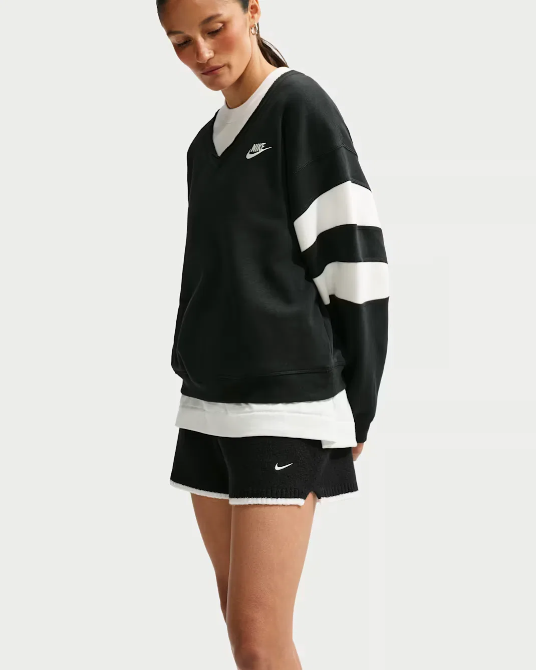 Женские шорты со средней посадкой Nike Sportswear Chill Knit, Black/White/White — фото 4