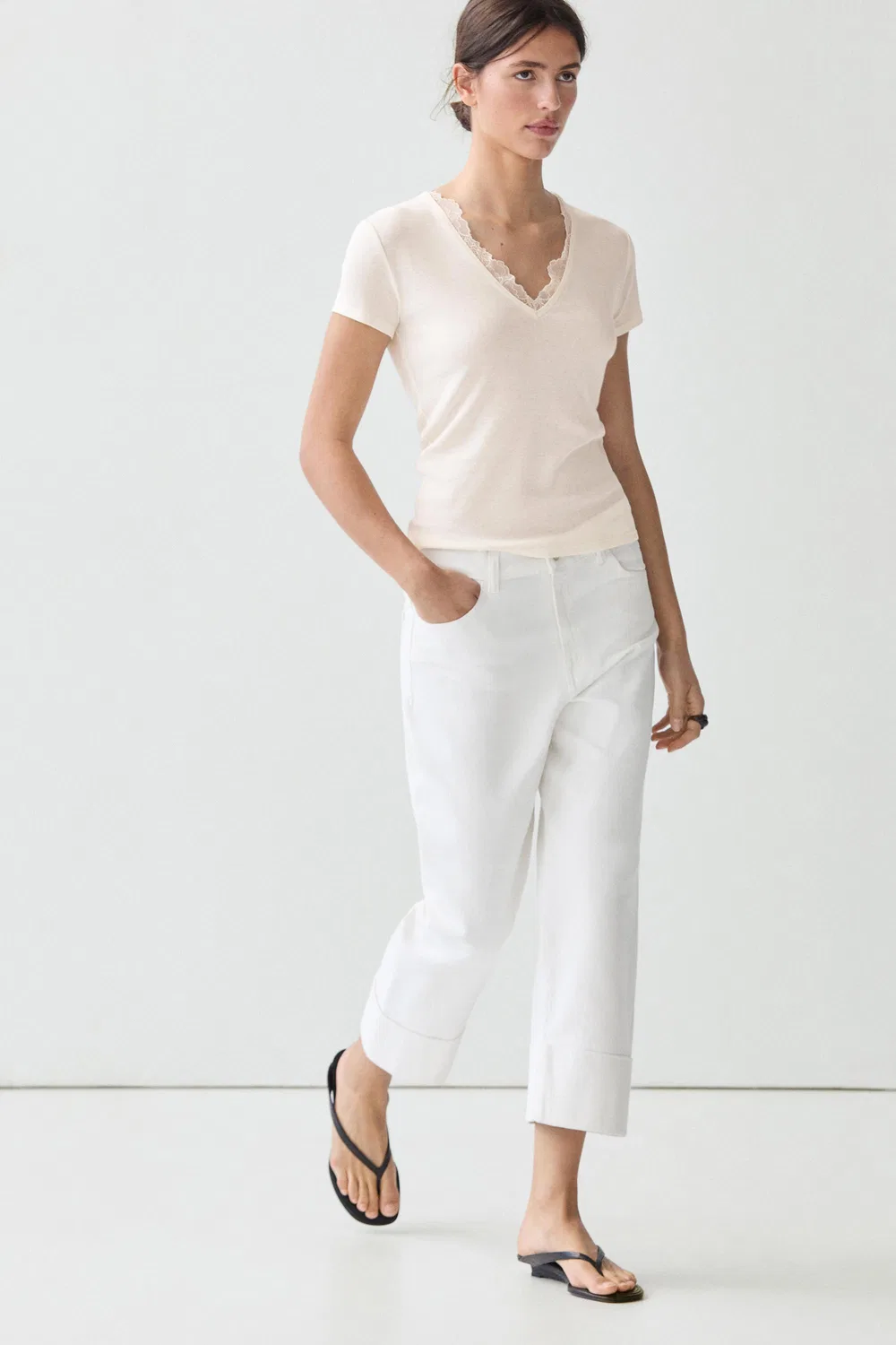 Футболка Massimo Dutti, с V-образным вырезом и кружевной отделкой, кремовая — фото 3