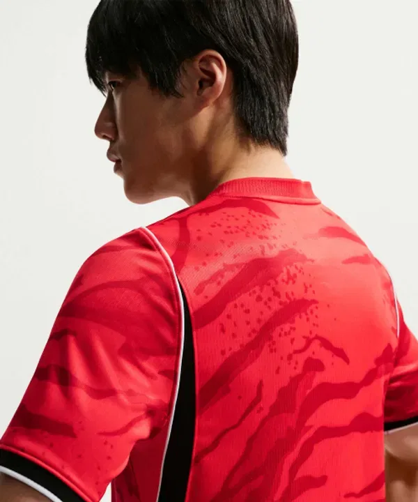 Футбольная реплика джерси Nike 2026 Stadium Home, глобальный красный/черный/белый/клубный золотой — фото 2
