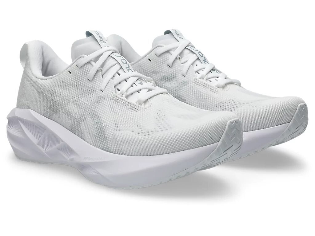 Беговые мужские кроссовки Asics Novablast 5, White/Piedmont Grey, белый — фото 2
