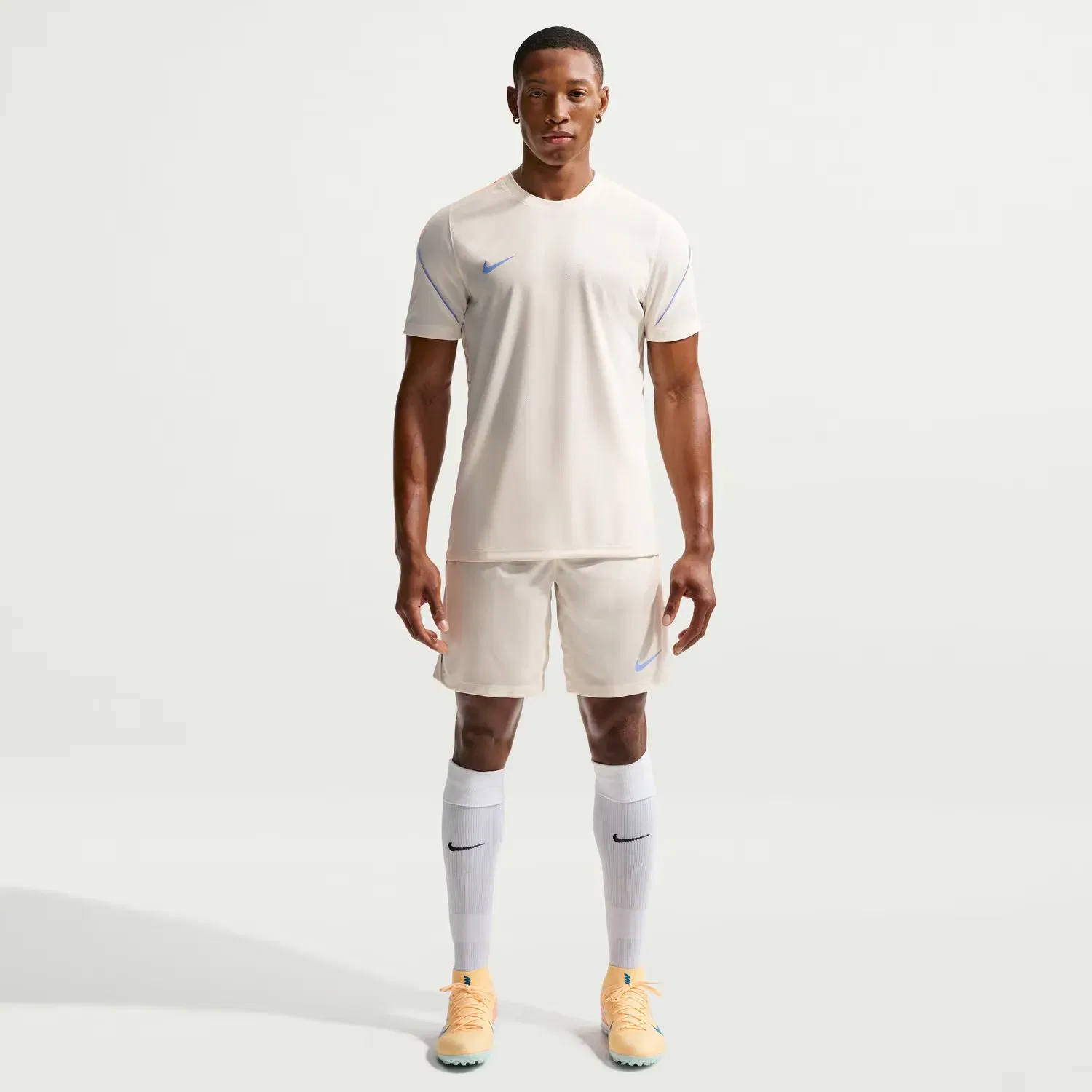 Мужская футболка с технологией Dri-FIT Strike Nike, Amarillo — фото 4