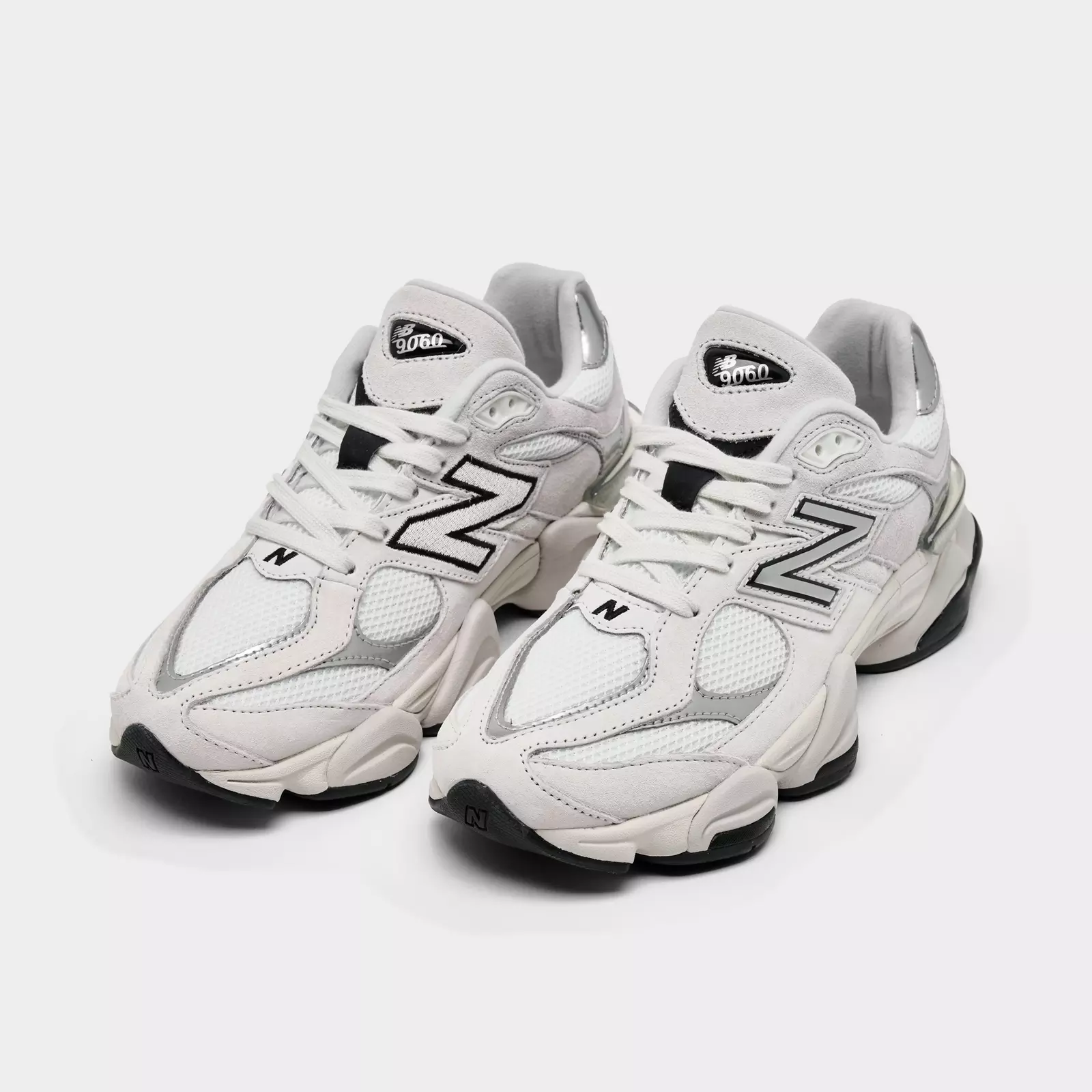 Кроссовки Women's New Balance 9060 Casual, черный/белый/серебристый — фото 2