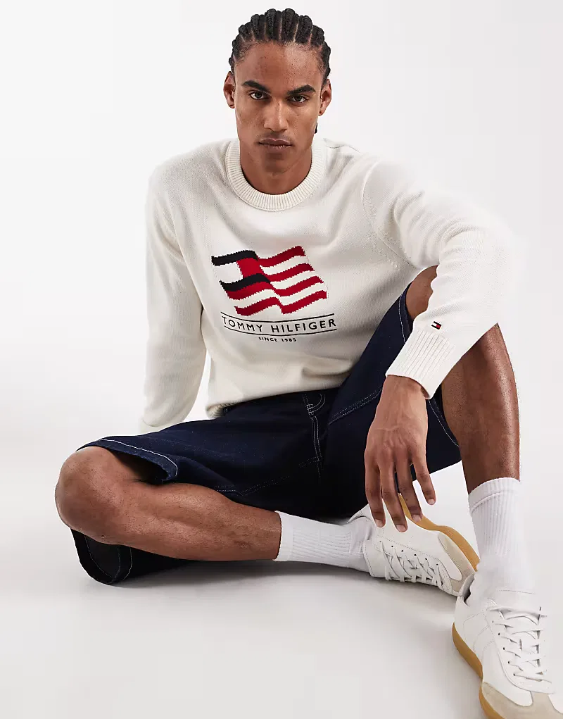 Вязаный джемпер Tommy Hilfiger с логотипом в виде развевающегося флага, белый