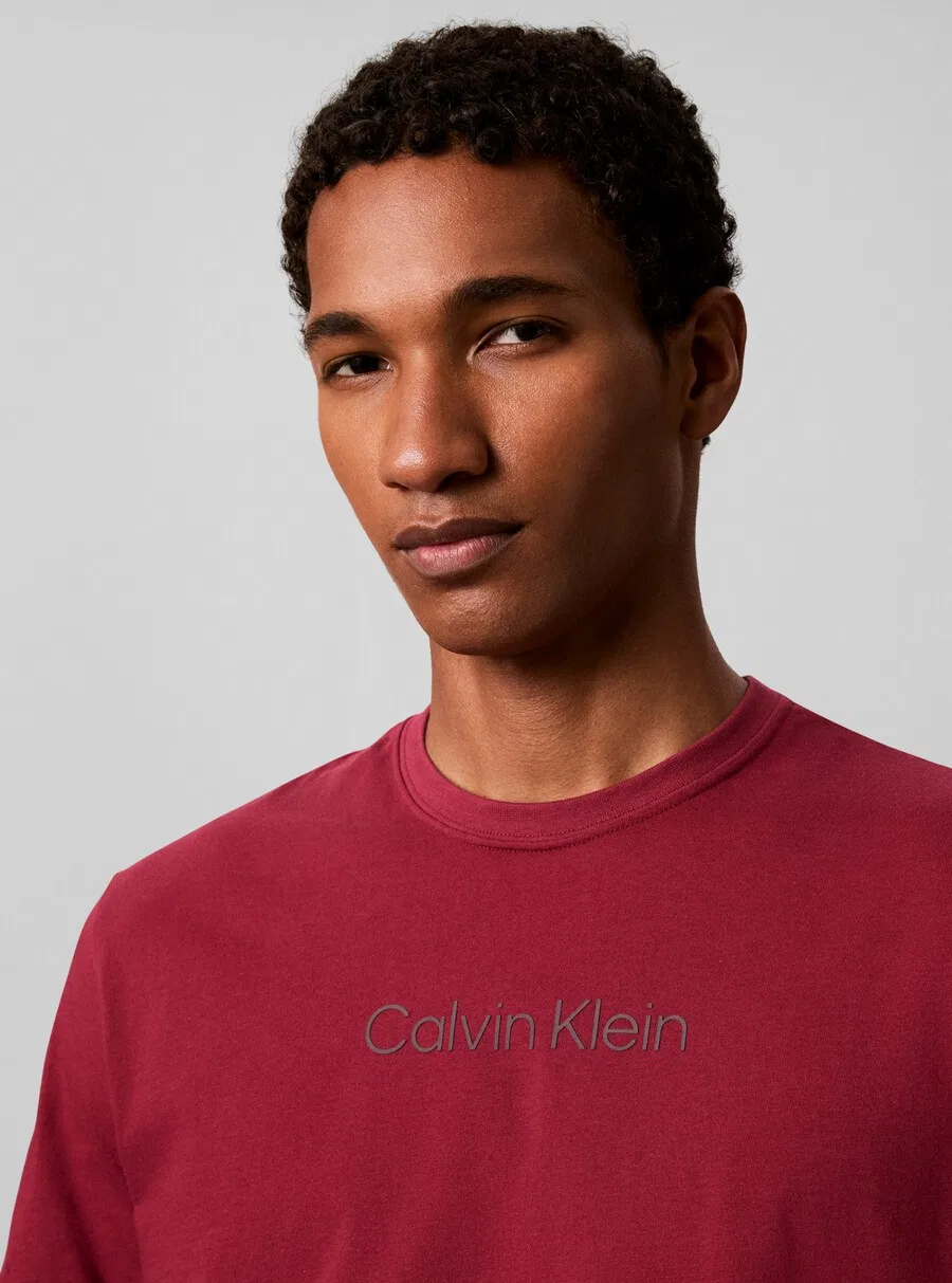 Футболка Calvin Klein темно-красного цвета — фото 3