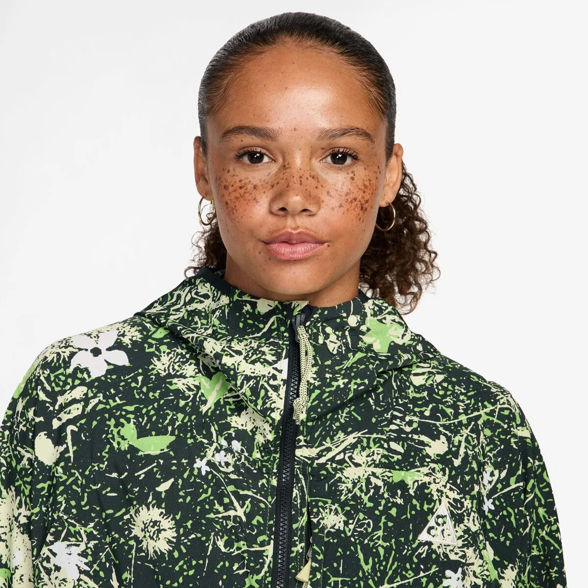 Женская куртка с защитой от солнца Nike ACG Five Towers Jacket, Black Spruce/Black Spruce/Summit White — фото 2