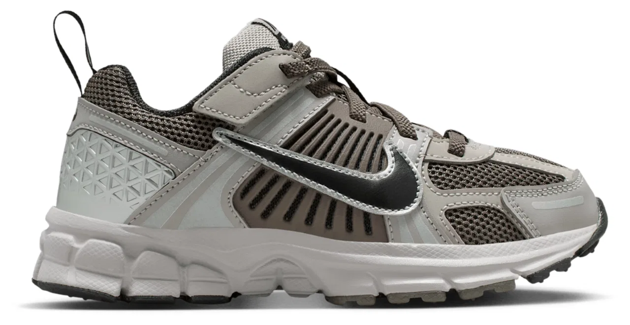 Кроссовки для мальчиков Nike Vomero 5, цвет College Grey/Cave Stone/Black