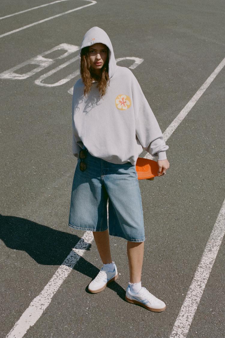 

Толстовка с капюшоном «Цветок гибискуса» Pull And Bear, серый