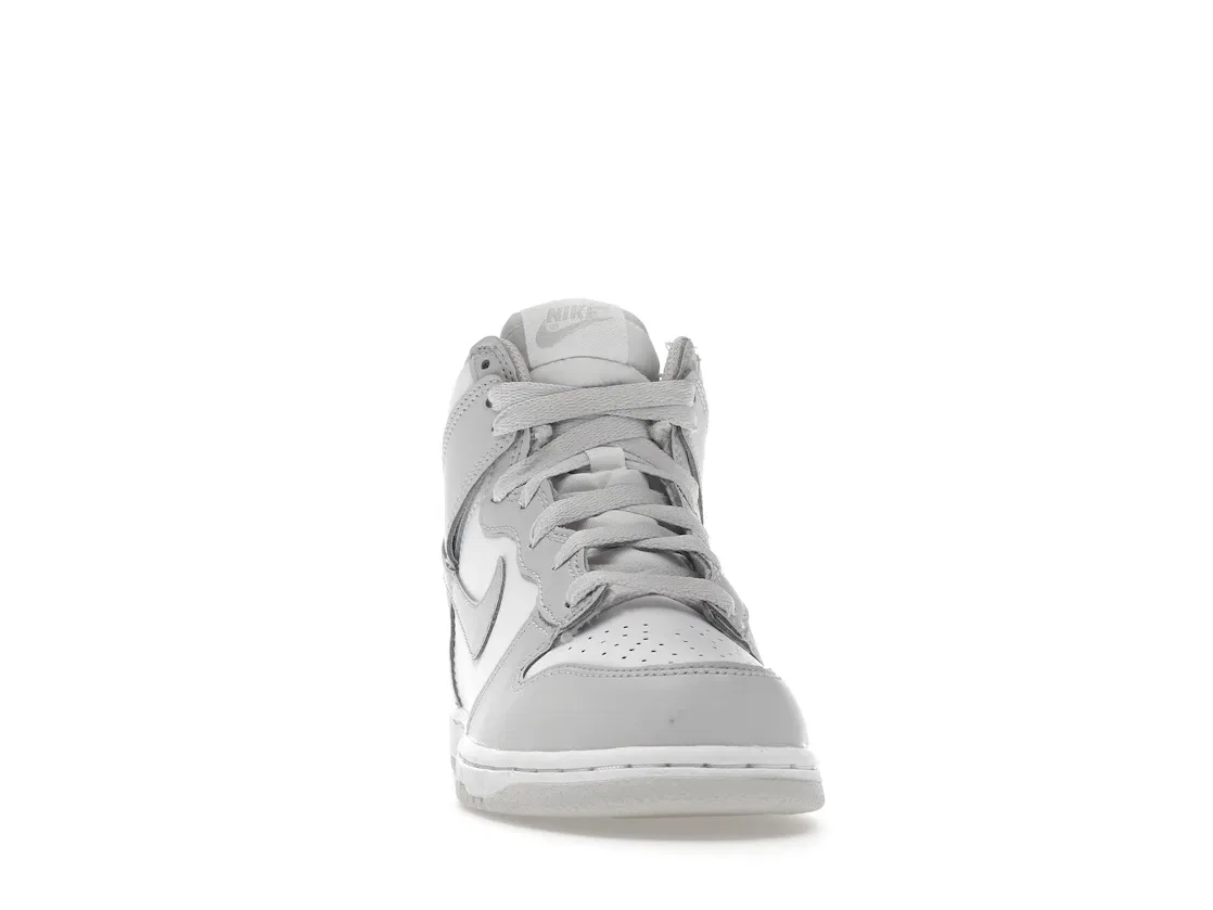 Детские кроссовки ретро с белой кожей Nike Dunk High Retro, White/Vast Grey — фото 2