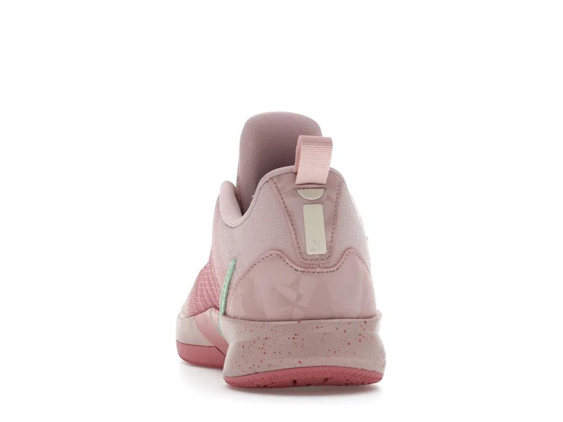 Детские кроссовки для девочек с принтом Nike Sabrina 3 Nike, Pink Oxford/Red Stardust/Enamel Green/Coconut Milk — фото 4