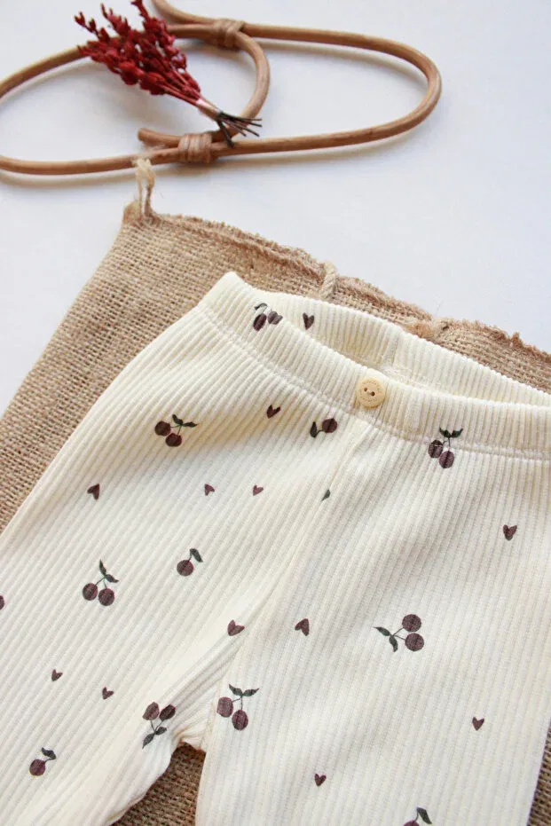Детские леггинсы для девочек с принтом Cherry patterned camisole Oh La La Koala For Little Ones, Ecru — фото 2