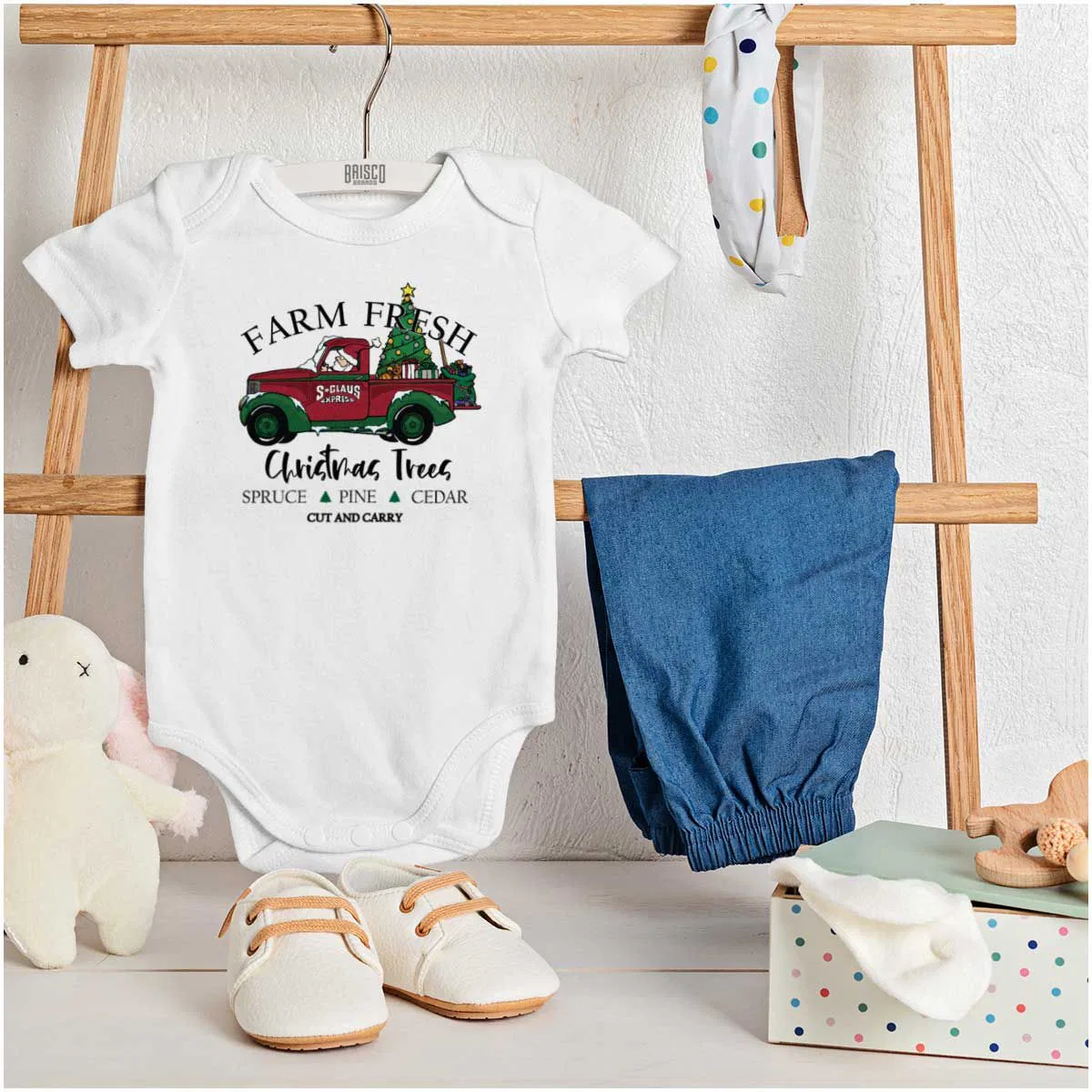 Детское боди-комбинезон с принтом Farm Fresh Christmas Tree Truck Brisco Brands, White — фото 3