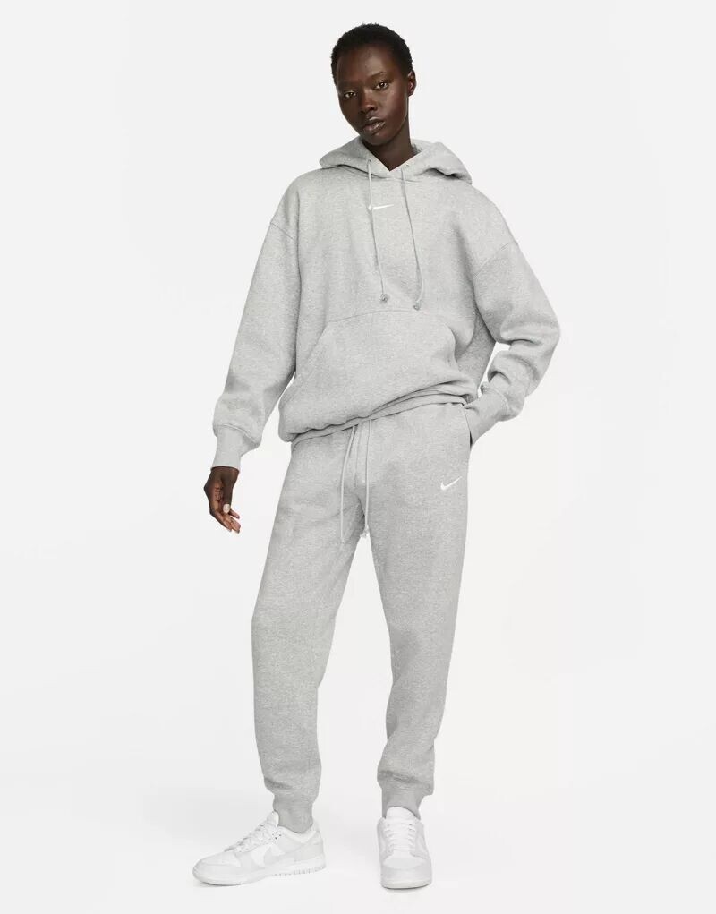 

Серые джоггеры из флиса Nike Phoenix