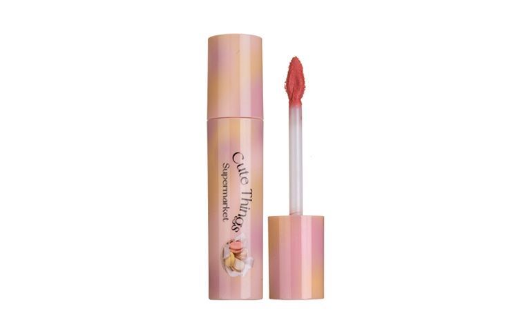 

Красивый блеск для губ amelia milk cake velour легко растушевывается complexion 2,3г FLORTTE