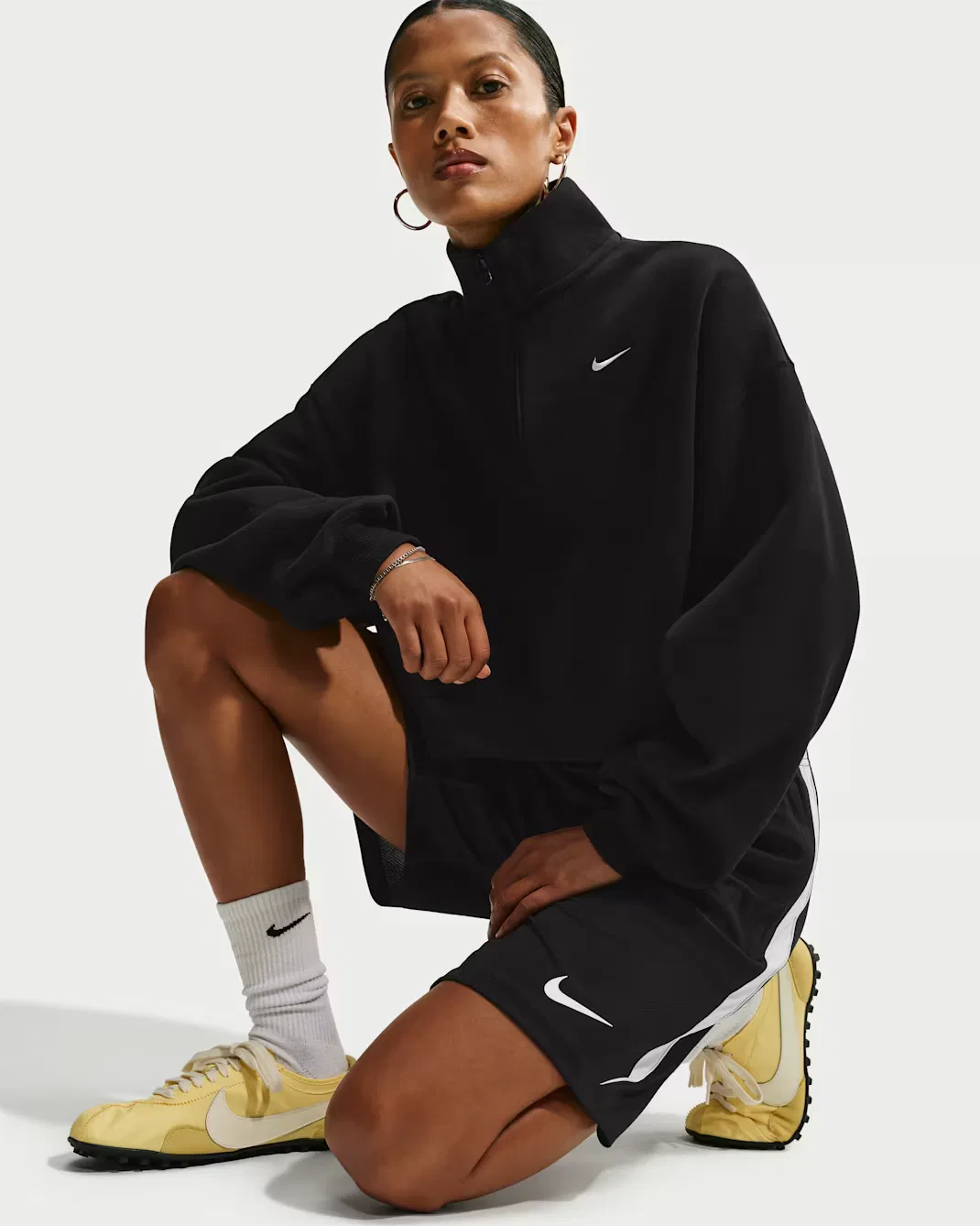 Женский укороченный топ свободного кроя с молнией на четверть длины Nike Studio Fleece Medium Weight, Total Black/Sail