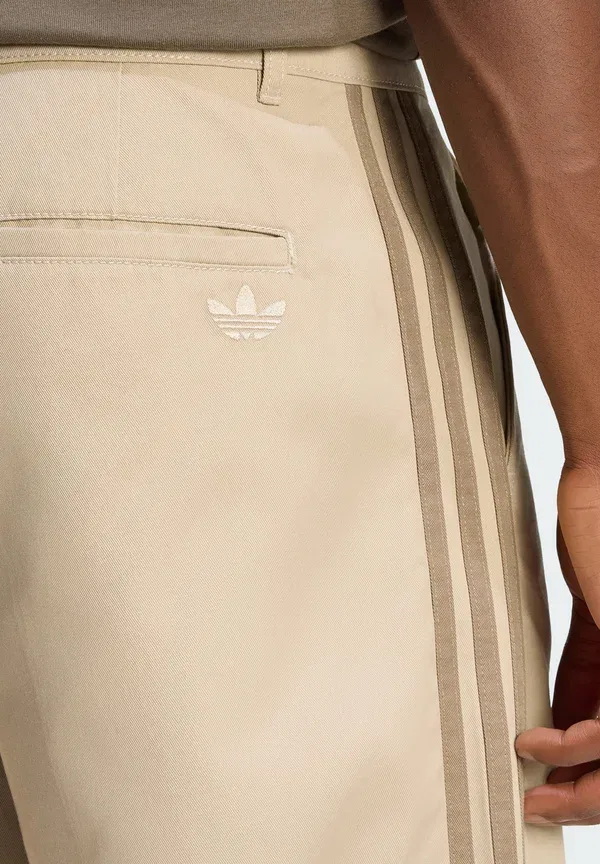 Брюки в складку с тремя полосками Adidas Originals, хаки — фото 4