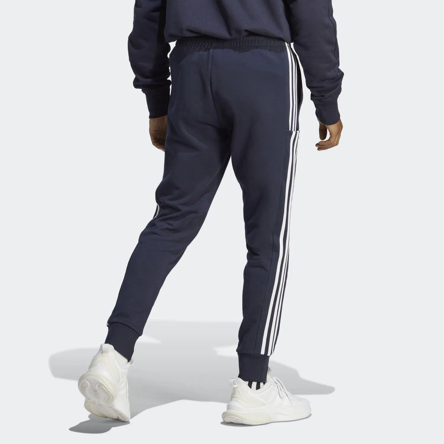 Мужские спортивные штаны из футера с зауженным низом Essentials 3-Streifen French-Terry-Hose Adidas, Schwarz Weiss — фото 3