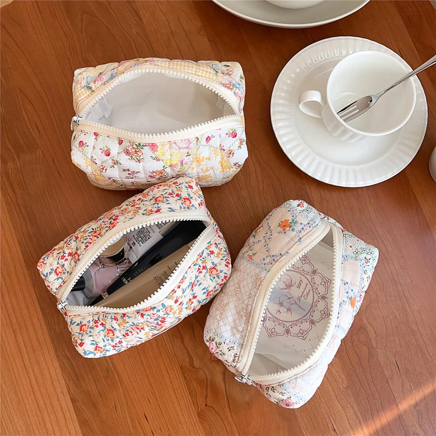 Набор стеганых косметичек Sminra Cute Large Floral Cotton, 2 шт. Sminra, Beige Flower 2 Pack — фото 4