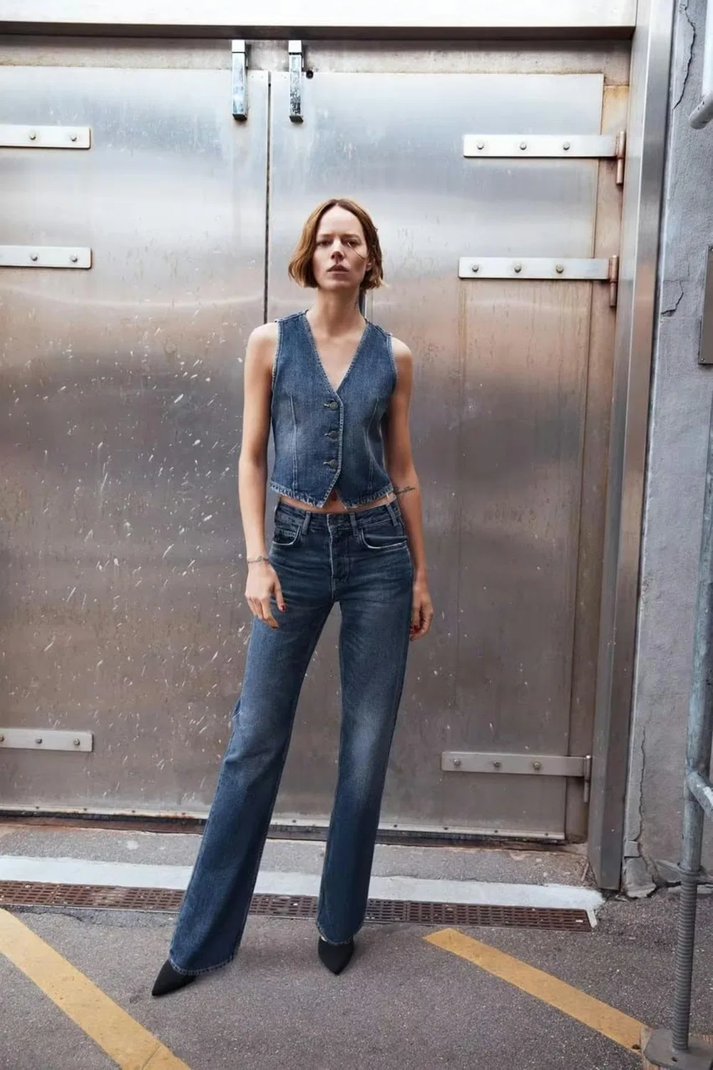 Женский джинсовый жилет с V-образным вырезом Temperamento Cavallo alla Moda e Versatile, Blu Denim — фото 3