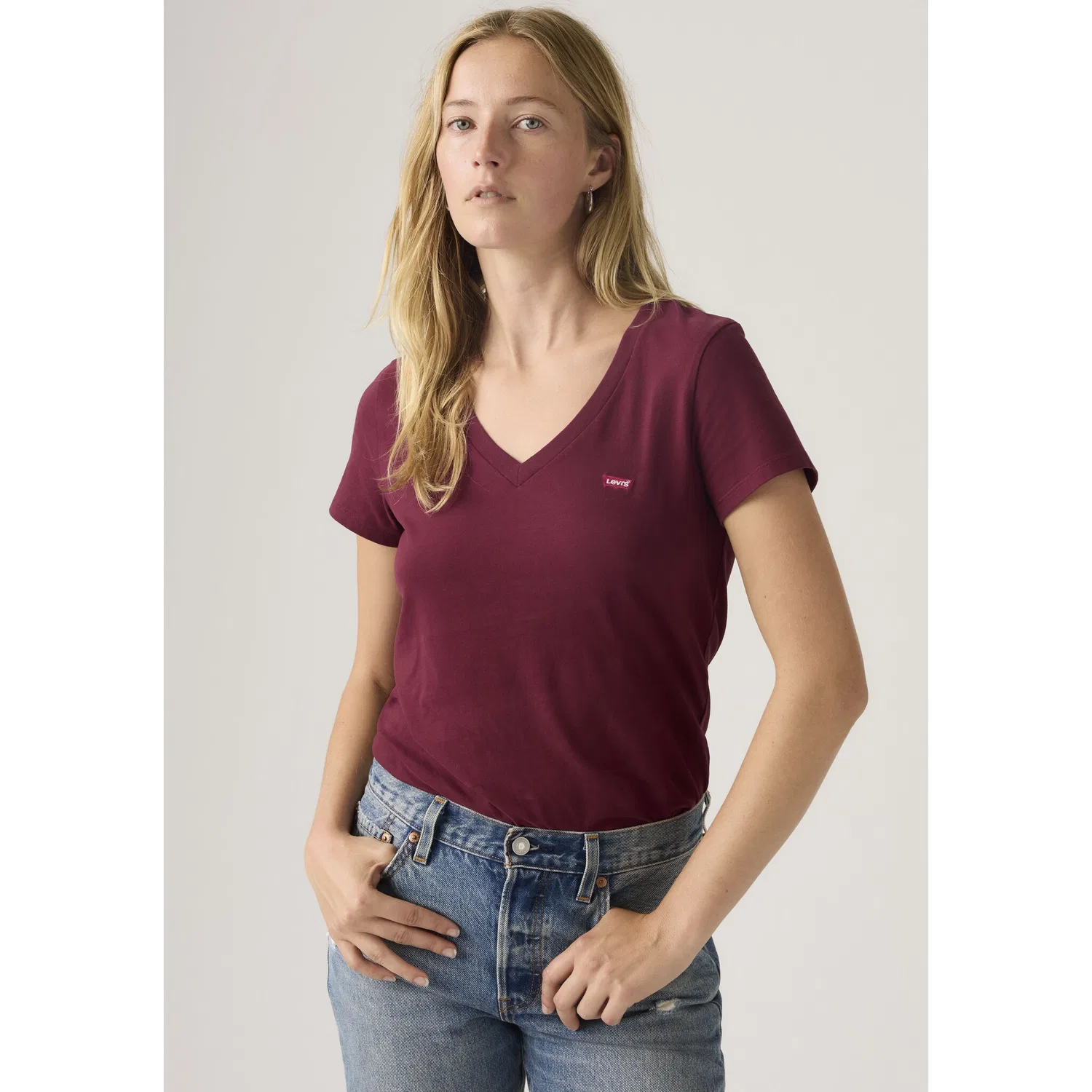 Женская футболка с V-образным вырезом Levi's, Tawny Port Cotton — фото 2