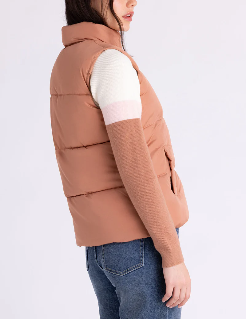 Утепленный жилет U.S. Polo Assn Classic Puffer With Zip Pockets, бежевый — фото 3