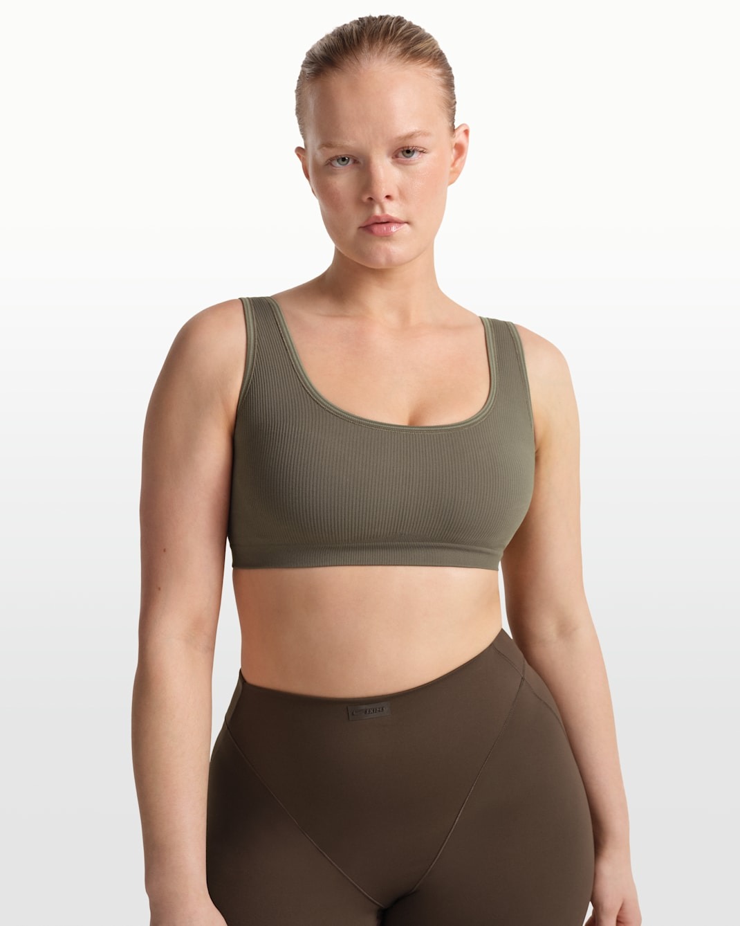

Топ Nike x SKIMS Ribbed Seamless Women's Scoop, темно-зеленый