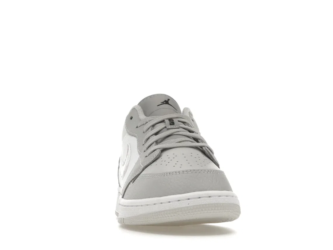 Детские кроссовки Lifestyle с камуфляжным принтом Jordan 1 Low Jordan, White/Photon Dust-Grey Fog — фото 2