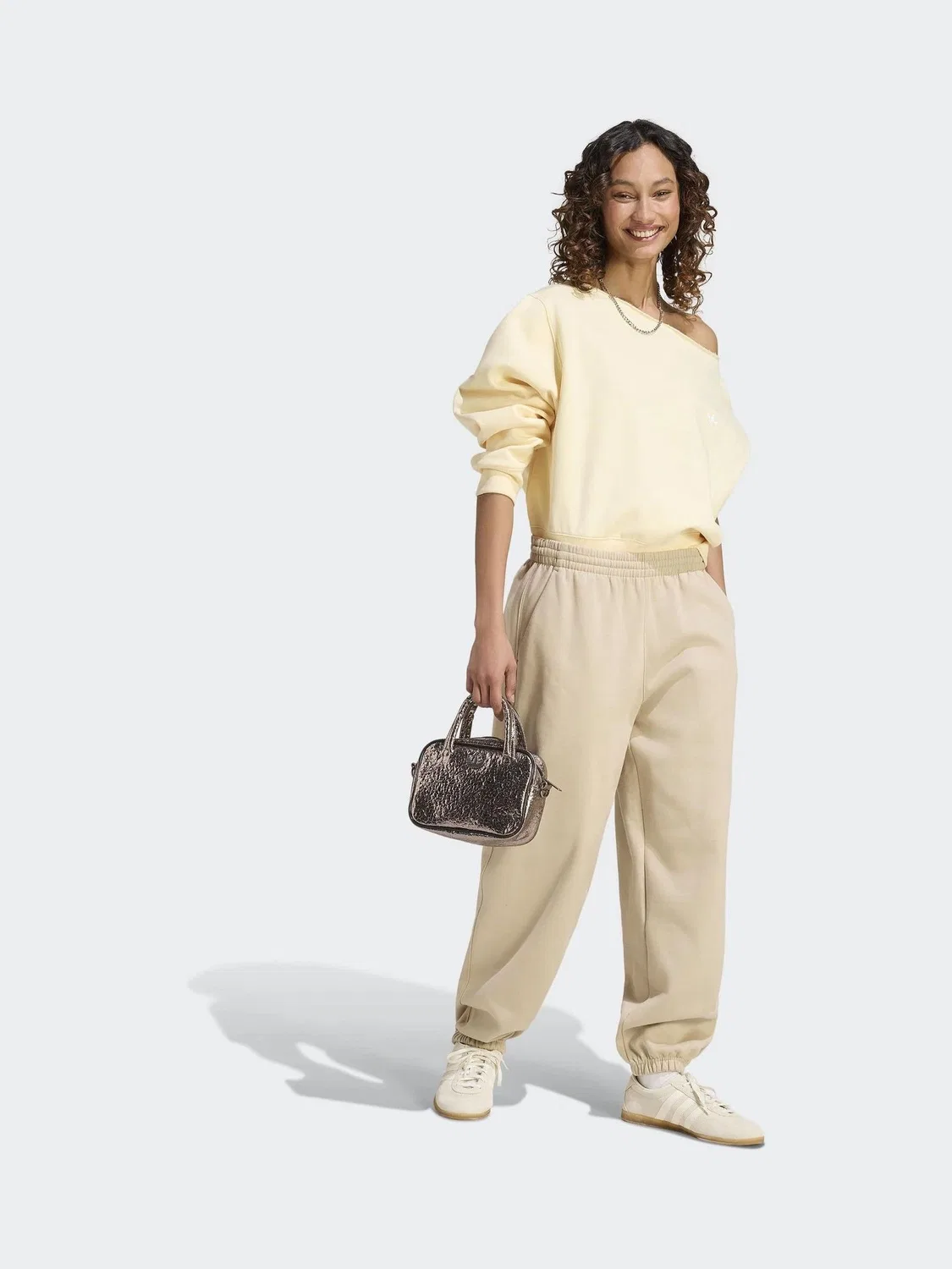 Джоггеры свободного кроя Essentials Loose Fleece от adidas Originals, кремовый — фото 3