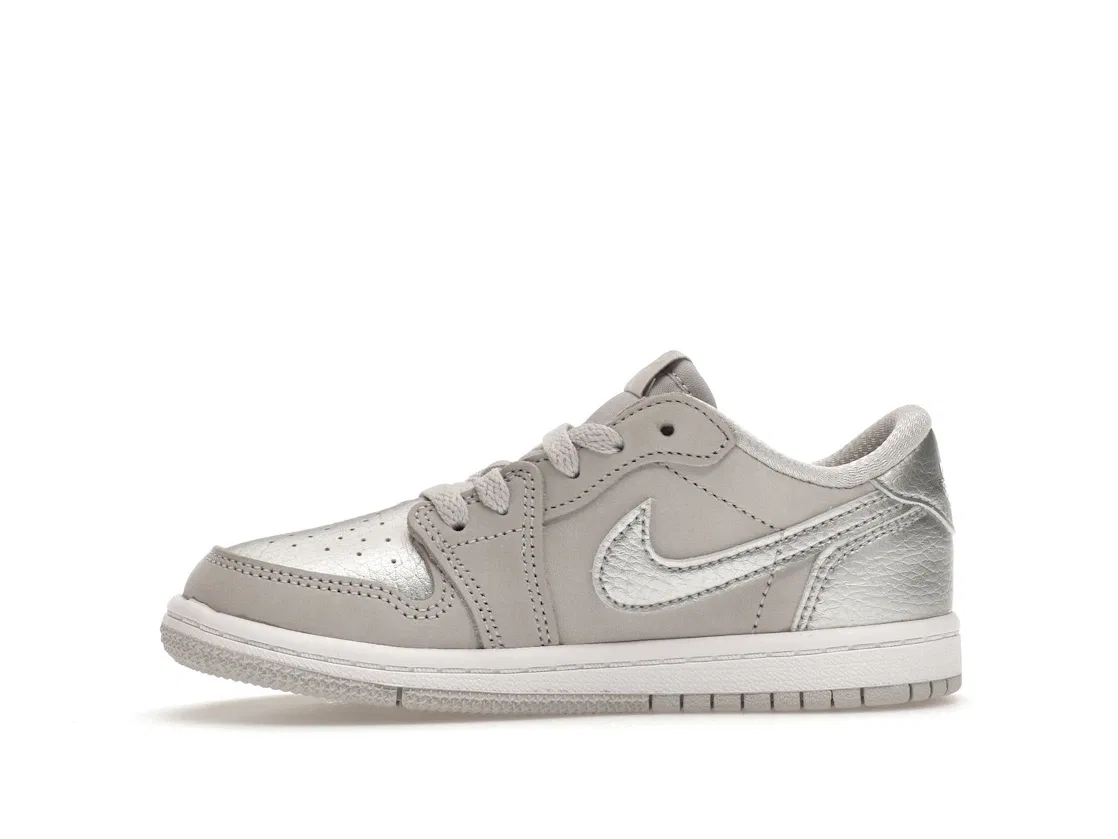 Детские кроссовки Lifestyle Jordan 1 Low OG Metallic Silver Jordan, Neutral Grey/Metallic Silver/White — фото 3