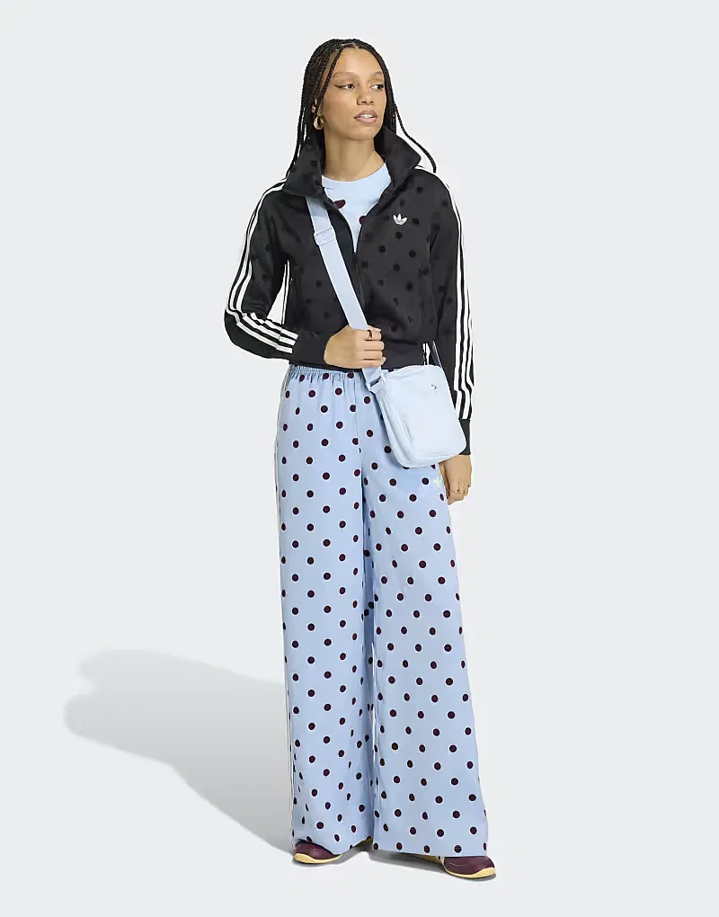 Спортивные брюки Adidas Originals из атласа с широкими штанинами в синий горошек