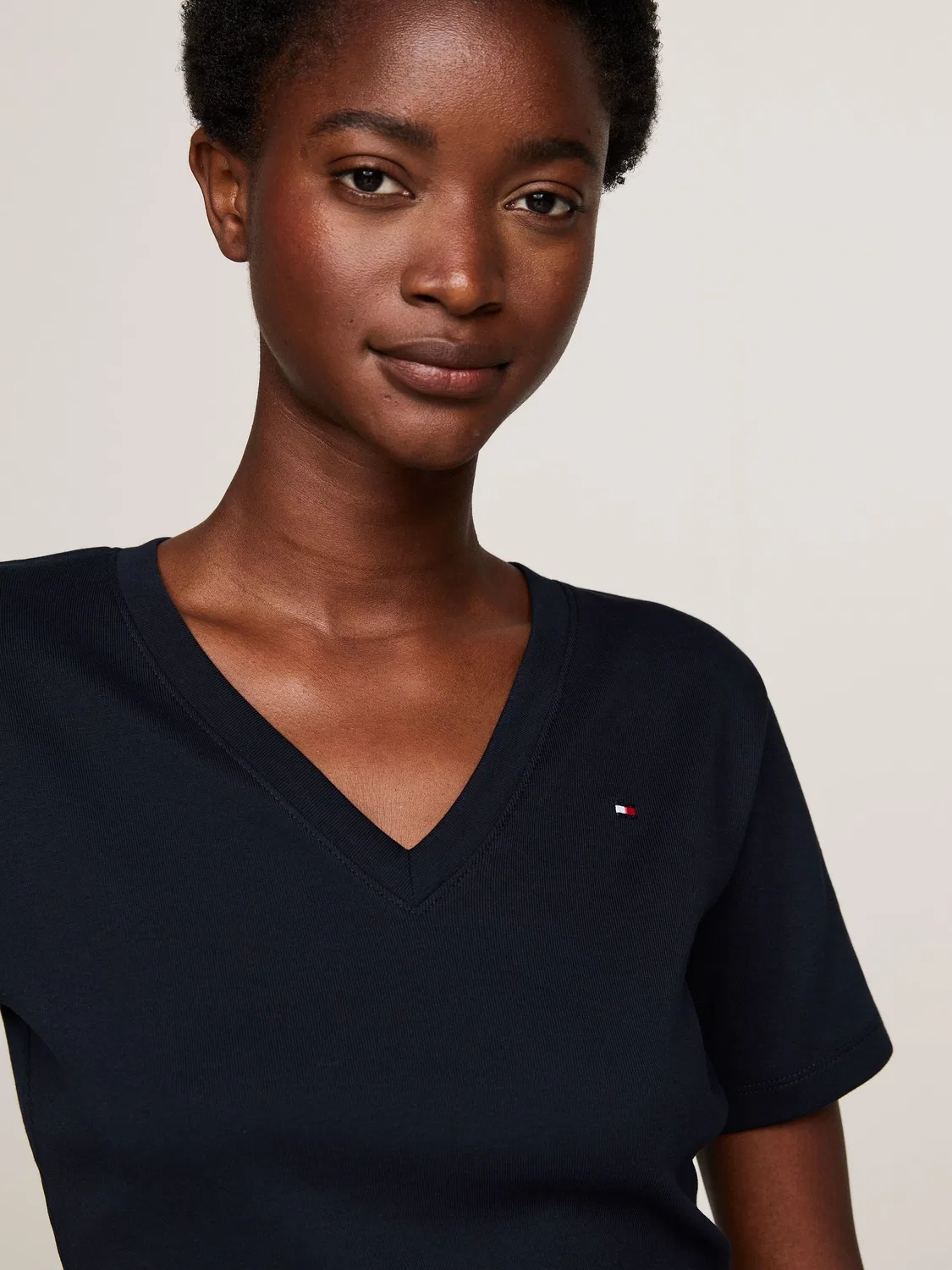 Футболка с V-образным вырезом Tommy Hilfiger, натуральный — фото 3