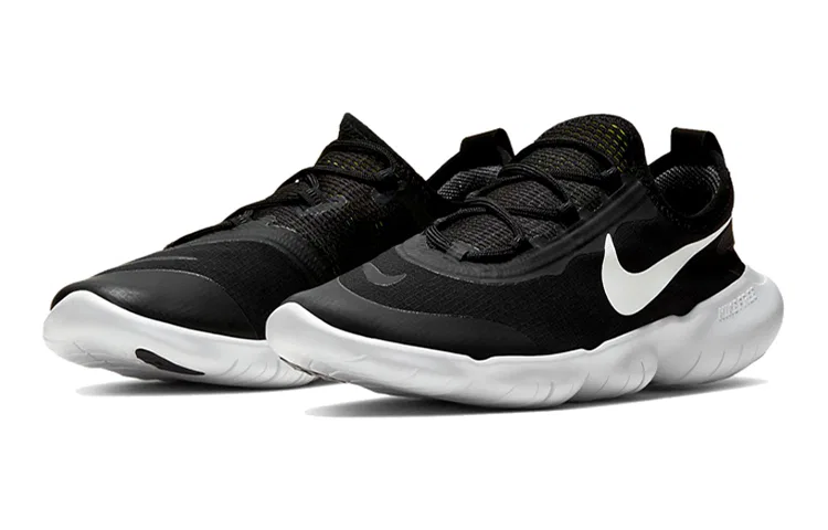 Детские беговые кроссовки для мальчиков и девочек Free RN 5.0 2020 GS Nike, Black White — фото 4
