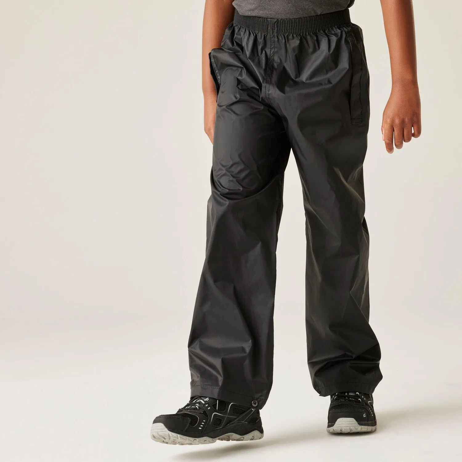 Детские дождевые брюки Regatta Pack It, Schwarz