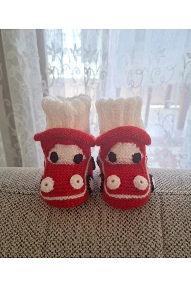Детские пинетки для новорожденных с рисунком машинки Hand knitted unisex baby booties with car figure Minohouse, Red — фото 2