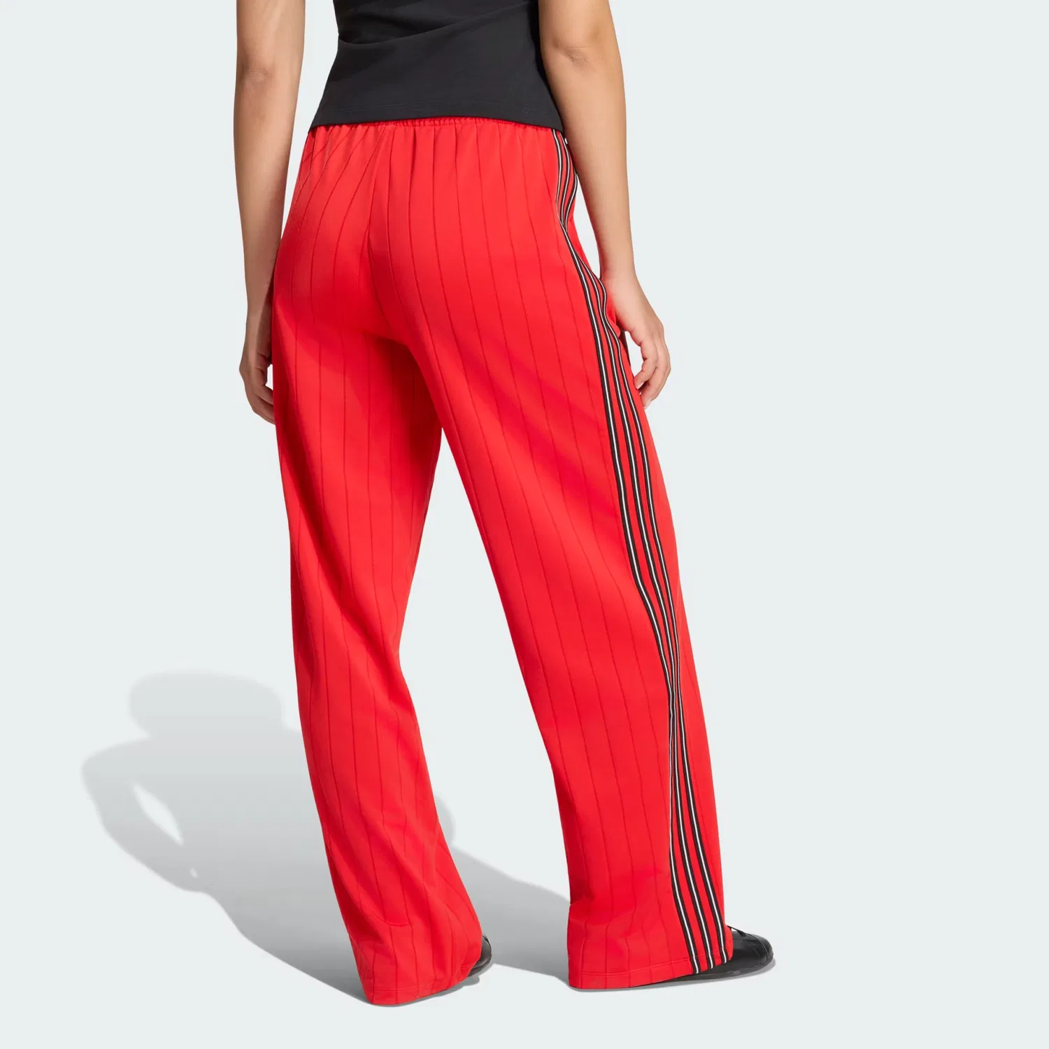 Женские спортивные брюки свободного кроя Pinstripe Firebird Loose Trackpant Adidas Originals, ярко-красный/черный/белый — фото 2