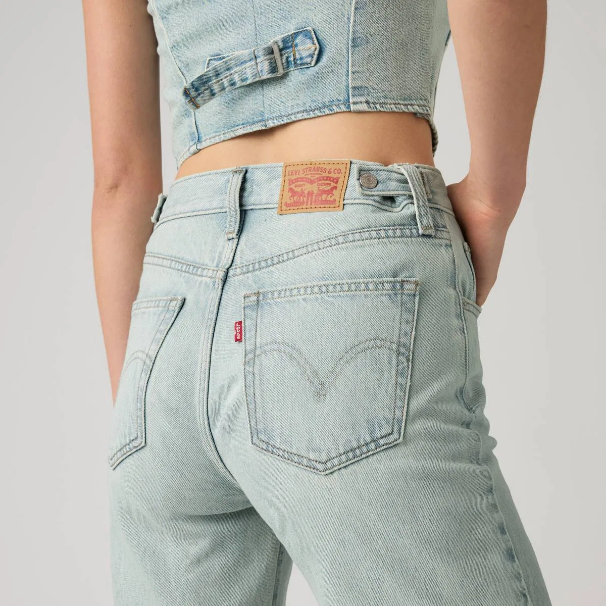 Женские джинсы-клеш с зауженными штанинами Levi's, Yes Sense - Medium Wash — фото 3