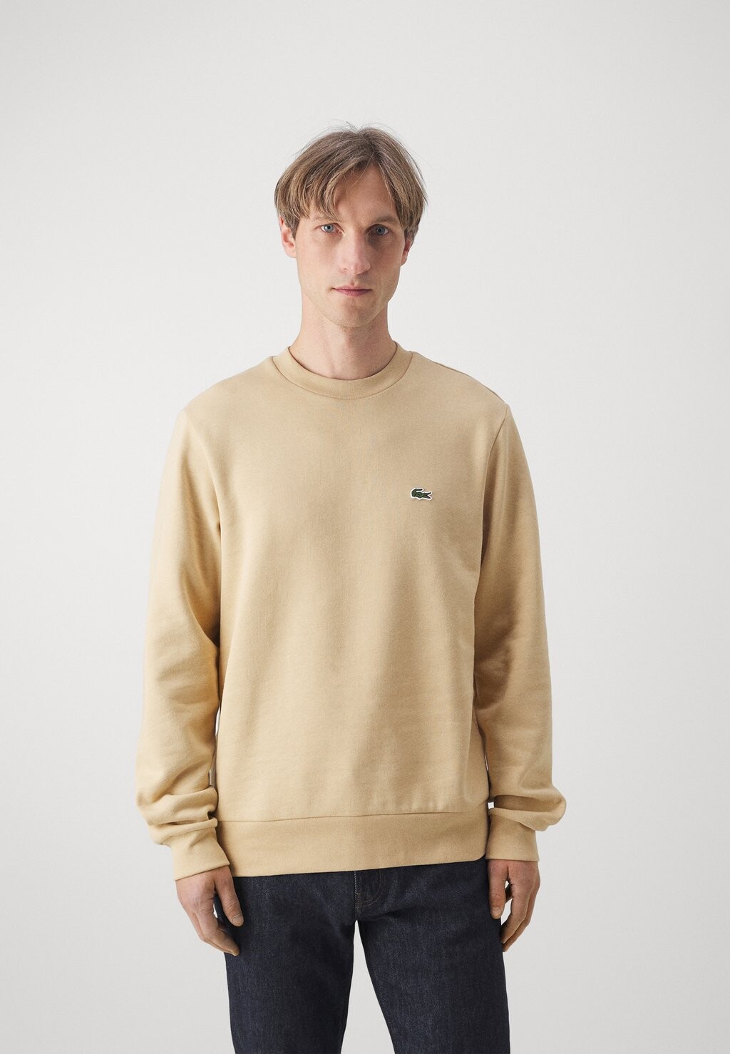 

Толстовка Lacoste, круассан
