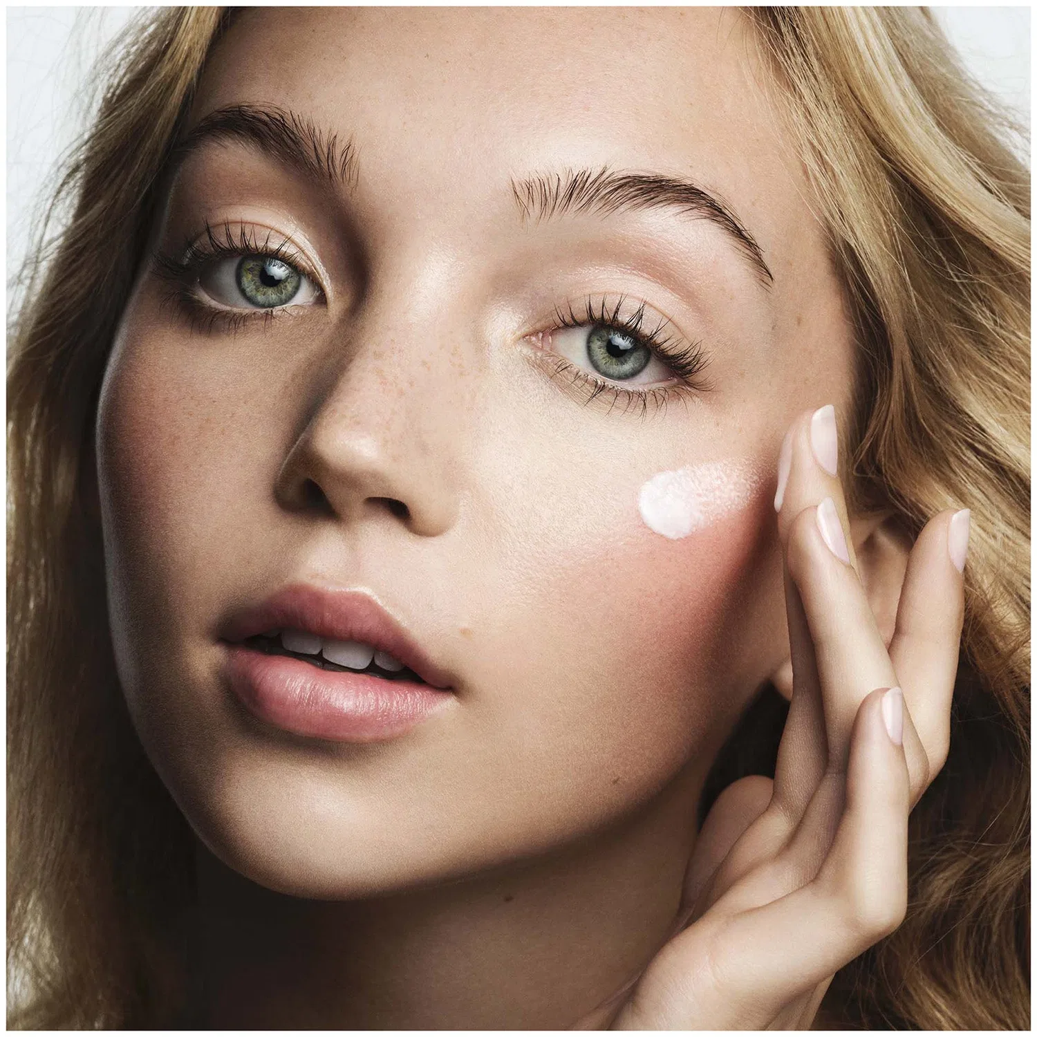 Праймер сияющий увлажняющий Studio Radiance Silky Primer MAC, 30 мл — фото 3
