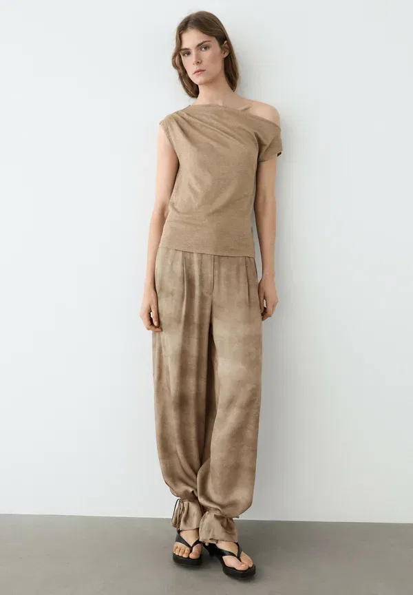 Брюки с отделкой-завязками Flowing pants with tie-detail hem Massimo Dutti, бежевые — фото 2