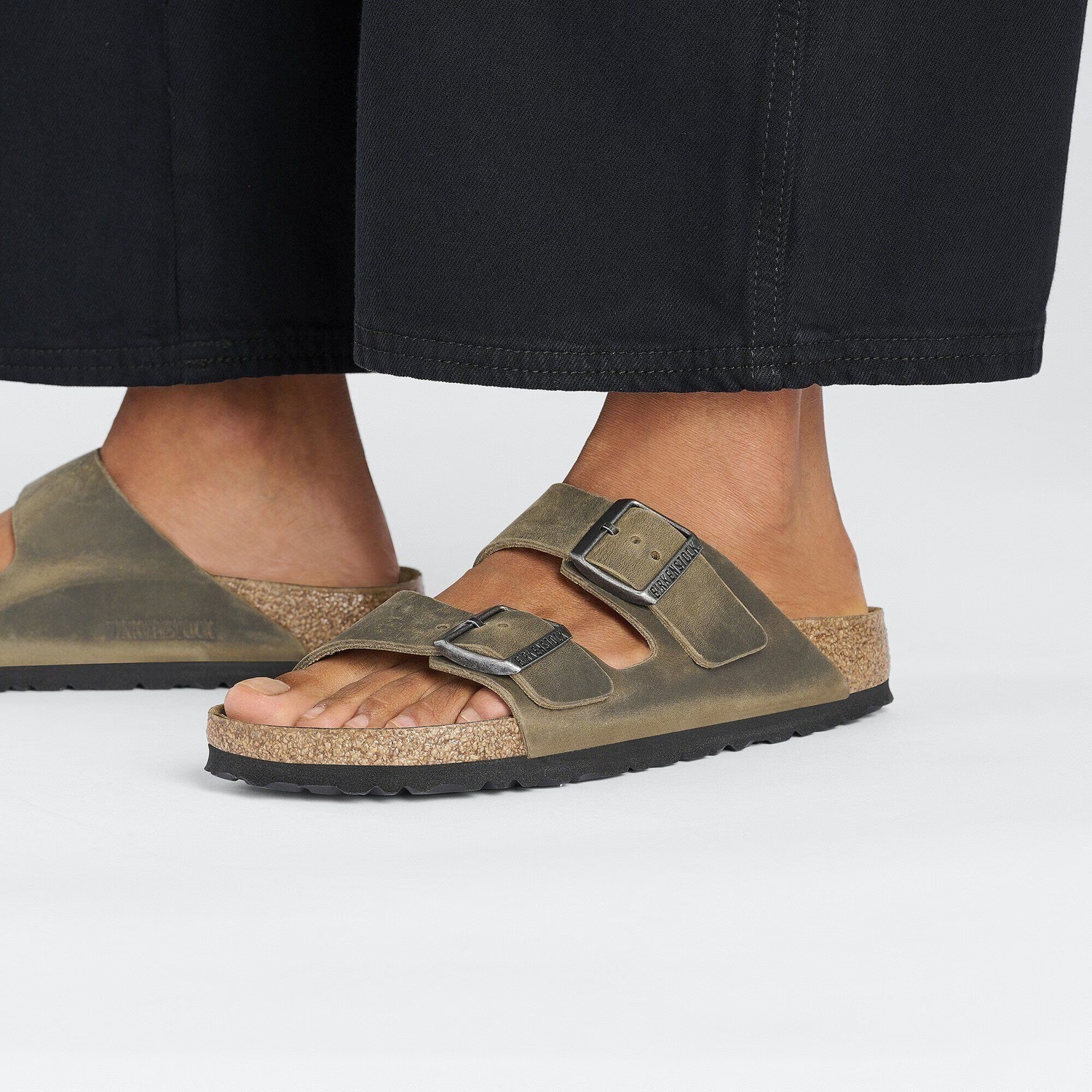Сандалии Birkenstock Arizona Natural Leather Oiled, хаки — фото 2