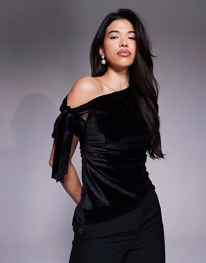 

Бархатный асимметричный топ с завязкой на одно плечо черного цвета Asos Design